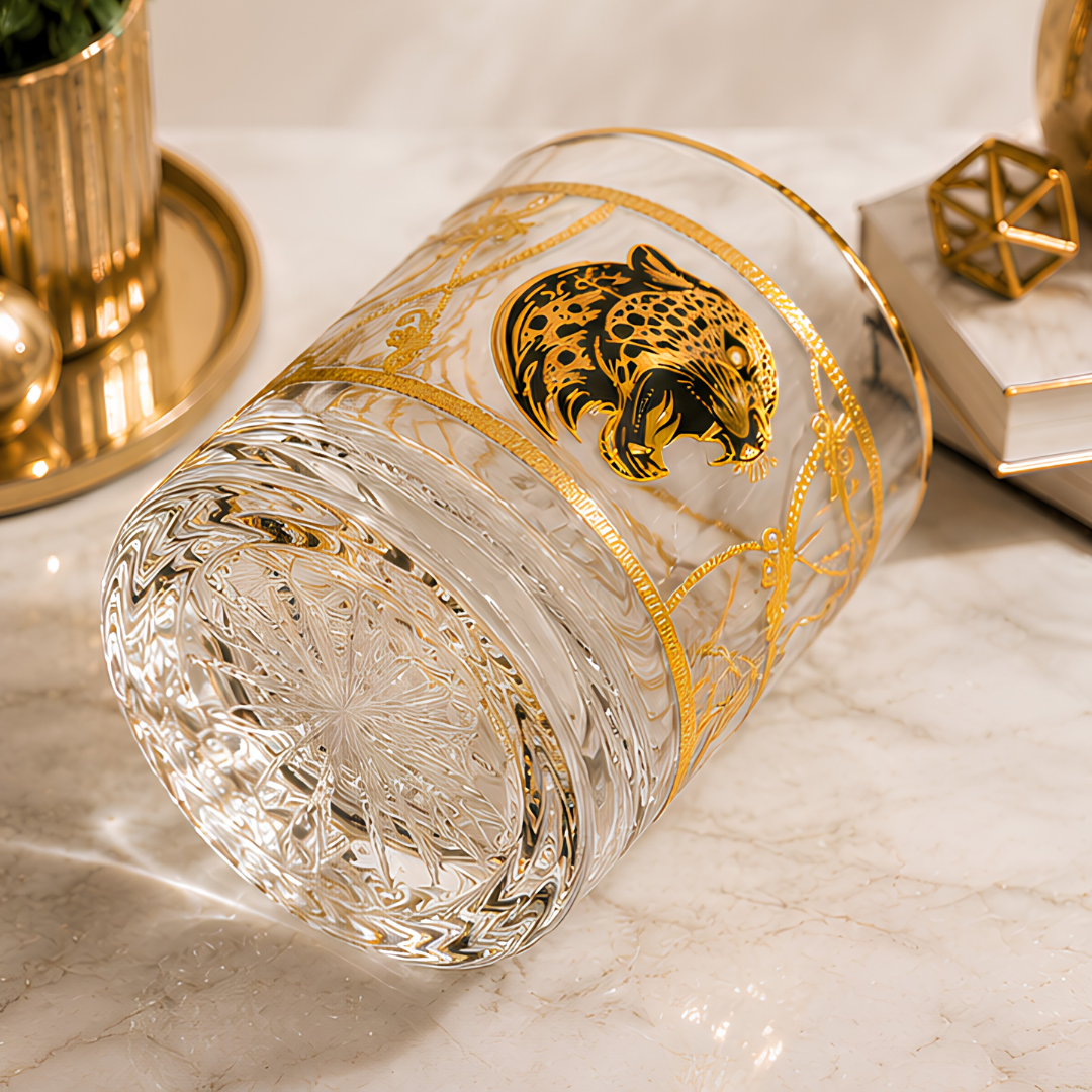 Lead-free crystal whiskey tumbler with gold-plated jaguar artwork