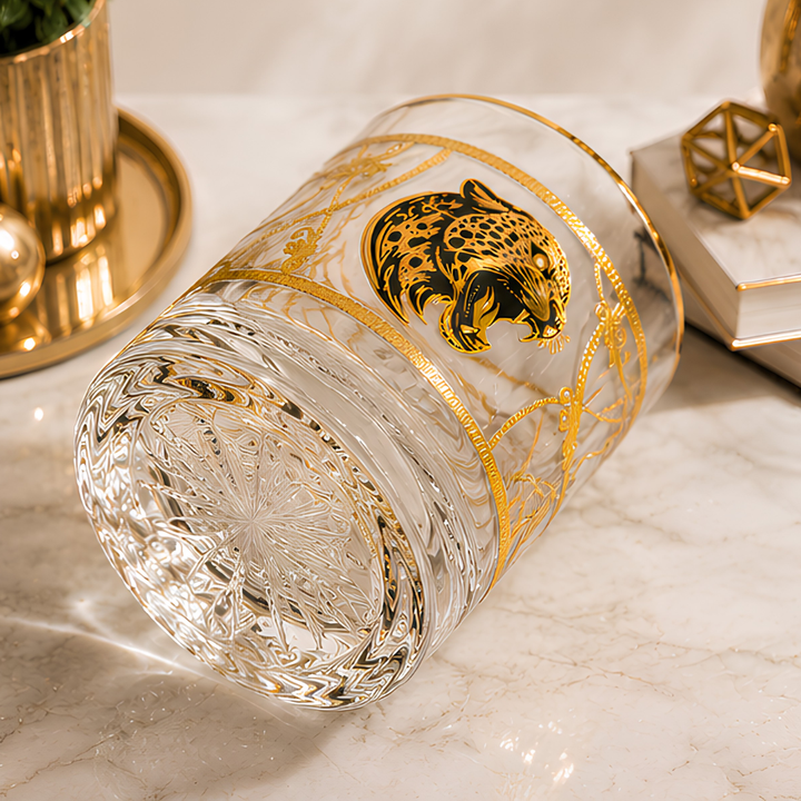 Lead-free crystal whiskey tumbler with gold-plated jaguar artwork