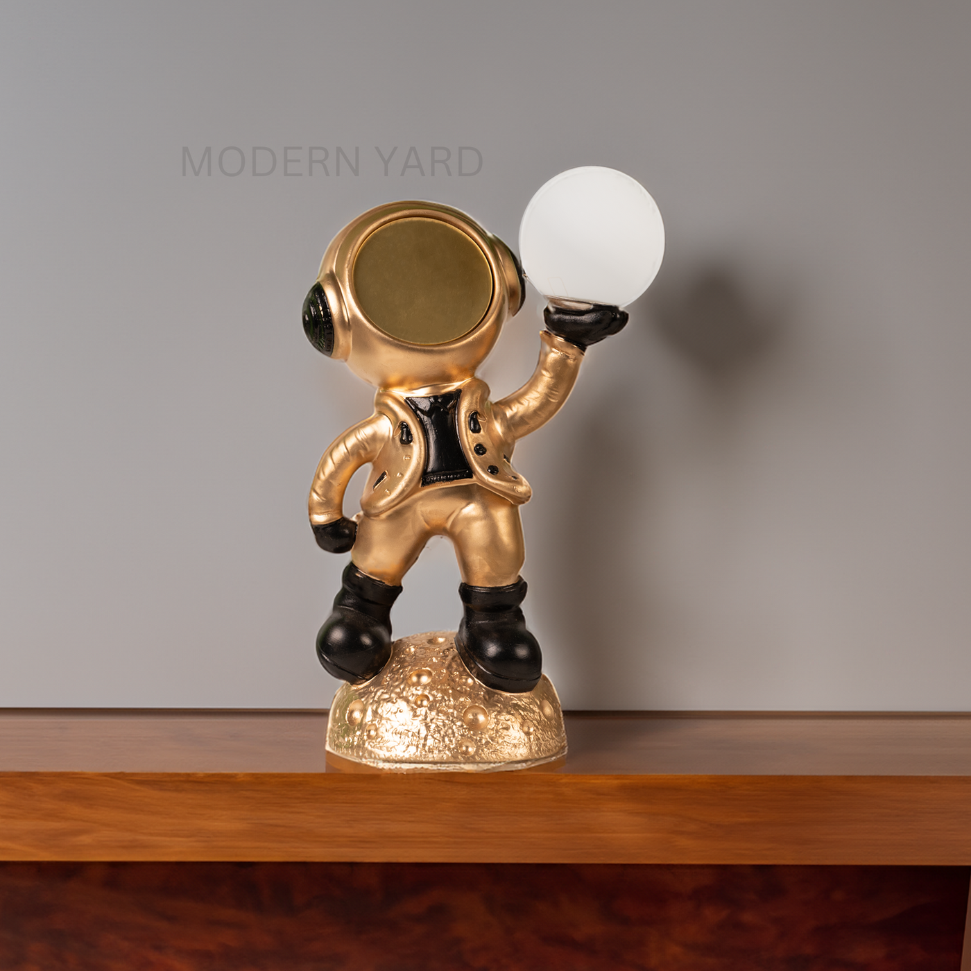 Golden Astronaut Big Lamp