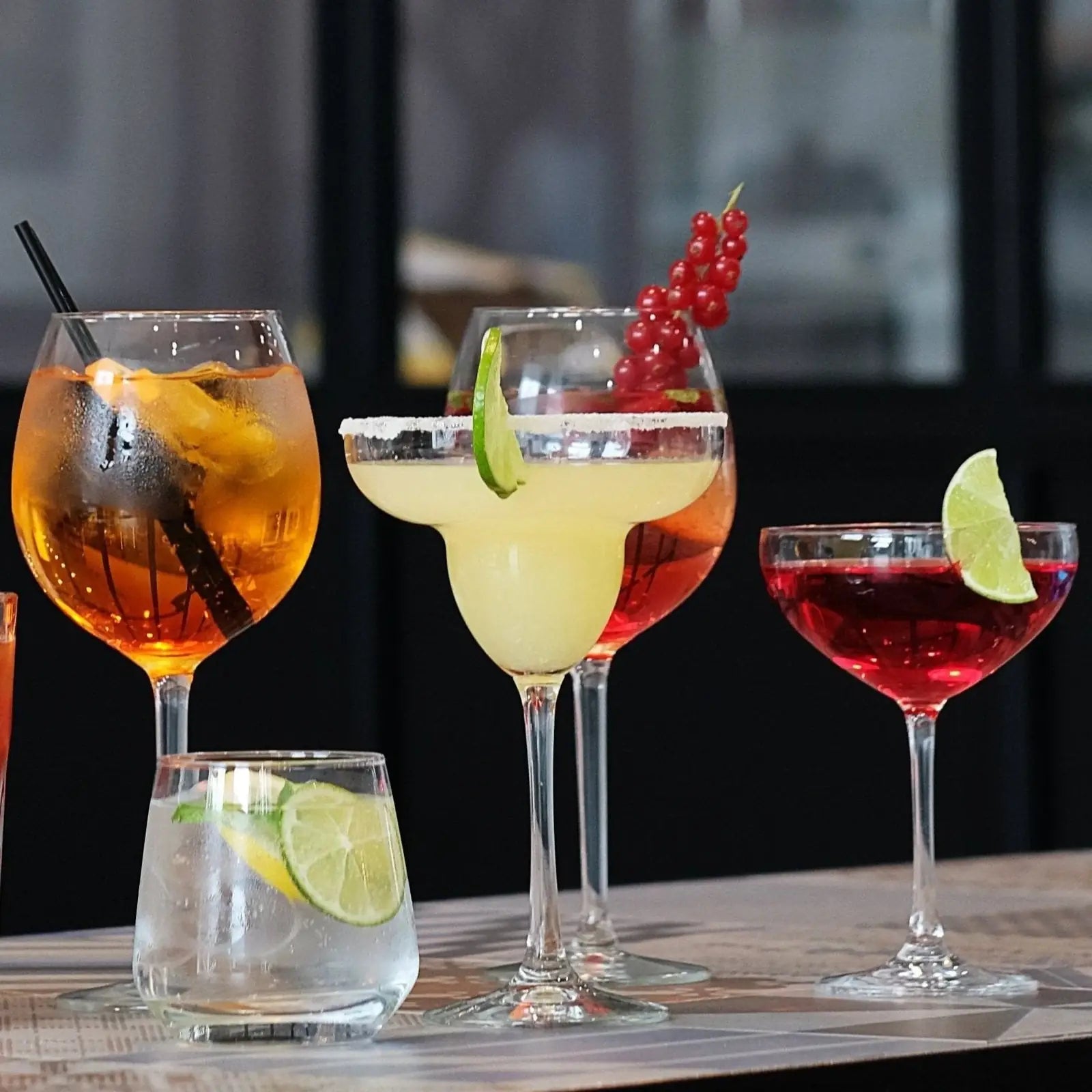 Crystal whiskey glass set for home bar, premium clear glass tumbler for serving scotch